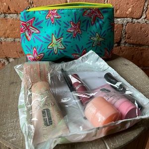 Clinique GWP 7-pieces makeup and skin care and cosmetic bag
